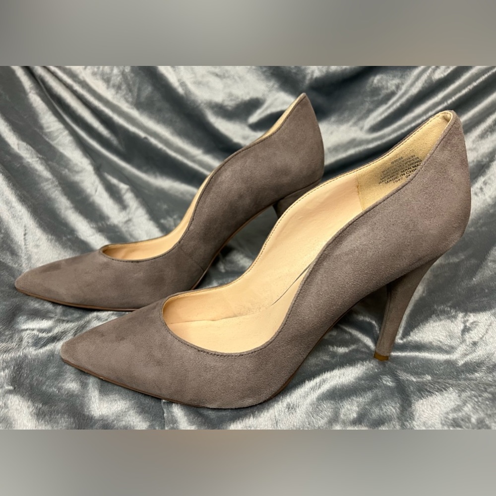 Nine West Suede Heels (size 8.5)